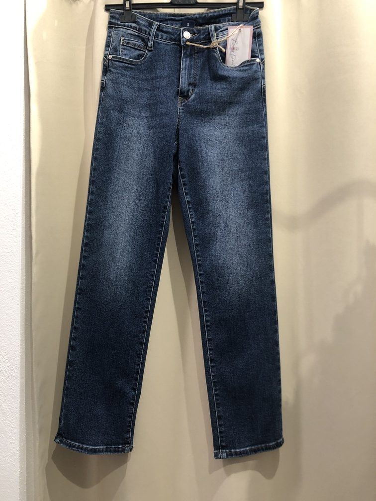 Pantalon vaquero recto. Talla S. Precio 32E