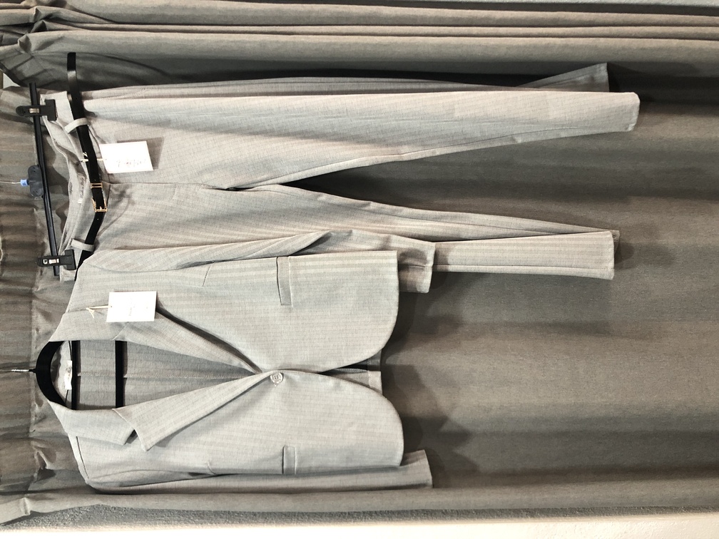 Pantalon y chaqueta pata de gallo con cinturon. Talla XL. Precio pantalon 20E  chaqueta 35E