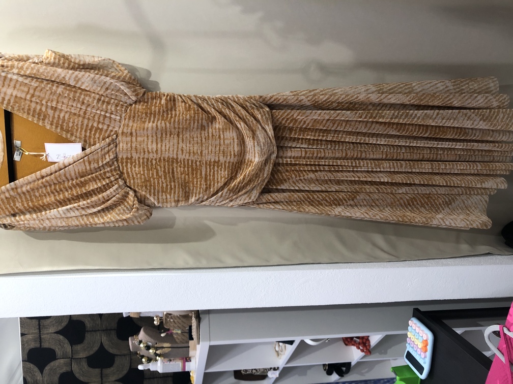 Vestido beige y marron largo. Talla unica. Precio 35E