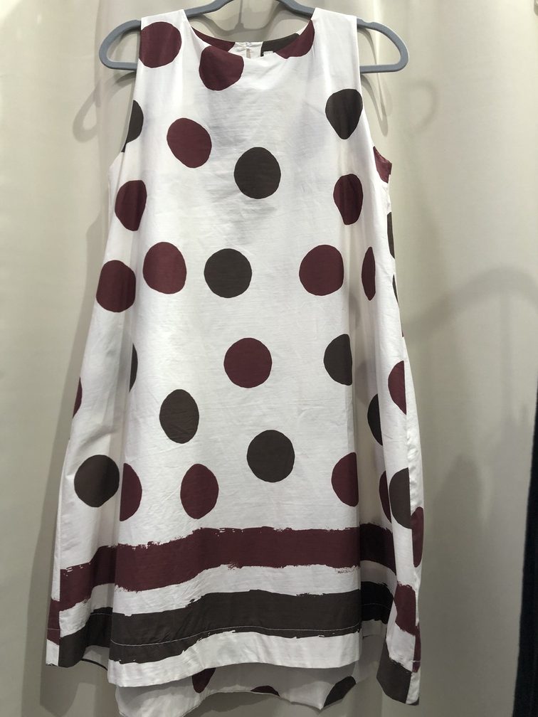 Vestido de algodon con sisa ancha. Lunares. Talla unica. Precio 33E