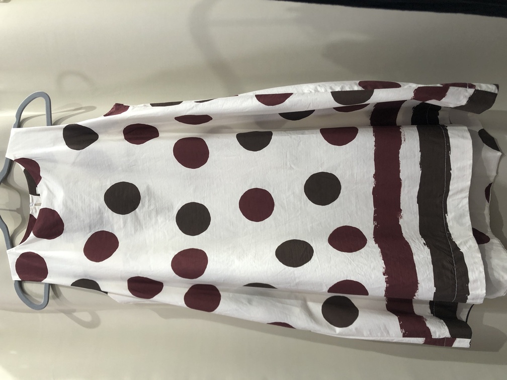 Vestido de algodon con sisa ancha. Lunares. Talla unica. Precio 33E