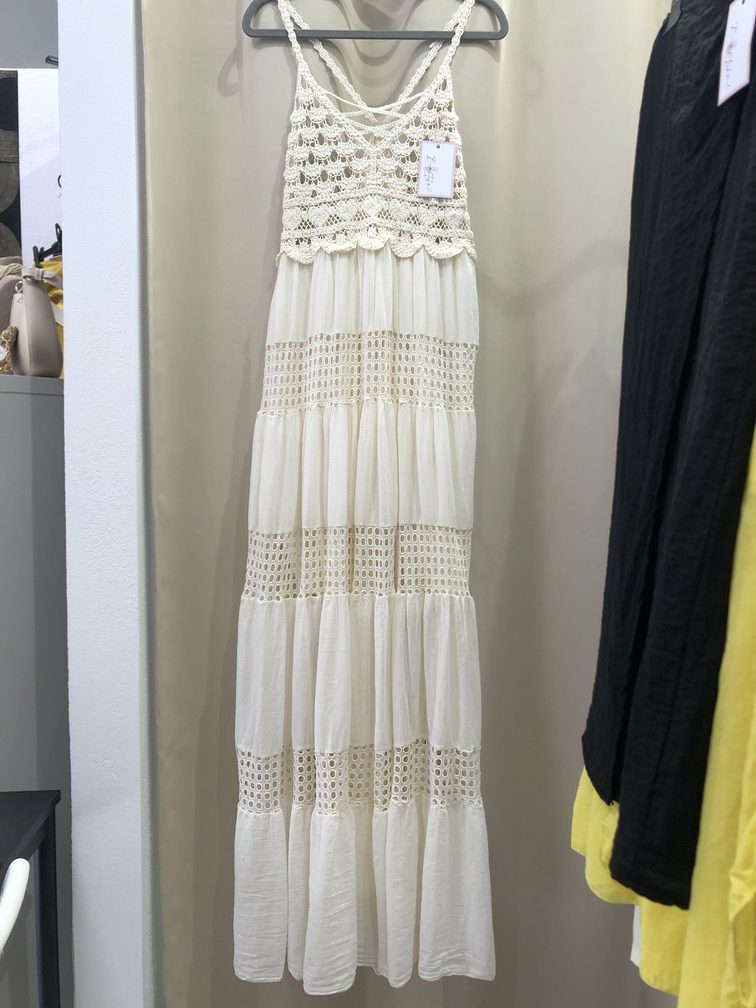 Vestido de tirante fino crochet beige. Talla unica. Precio 35E