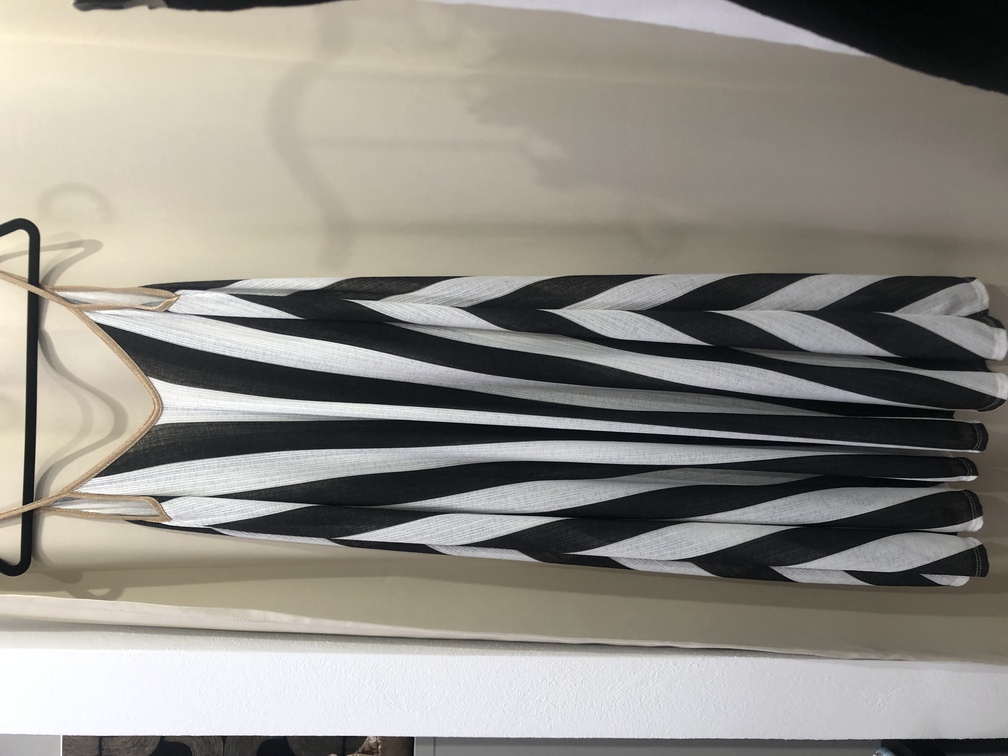 Vestido de tirantes rayas blancas y negras. Talla unica. Precio 35E