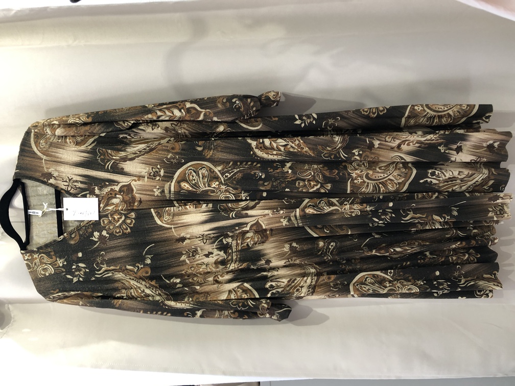 Vestido estampado manga larga plisado. Talla unica. Precio 50E