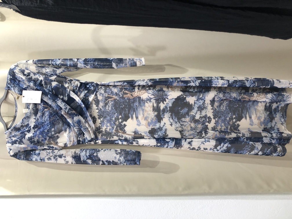 Vestido estampado manga larga. Talla unica. Precio 35E