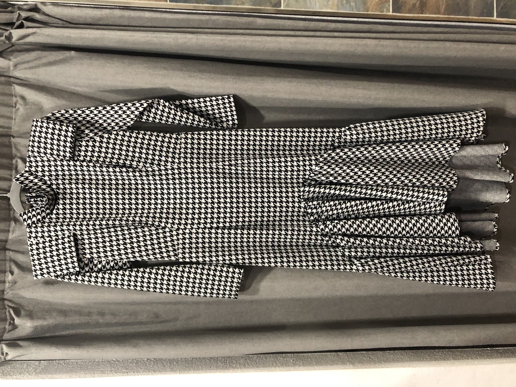 Vestido estampado pata de gallo manga larga. Talla M L. Precio 75E