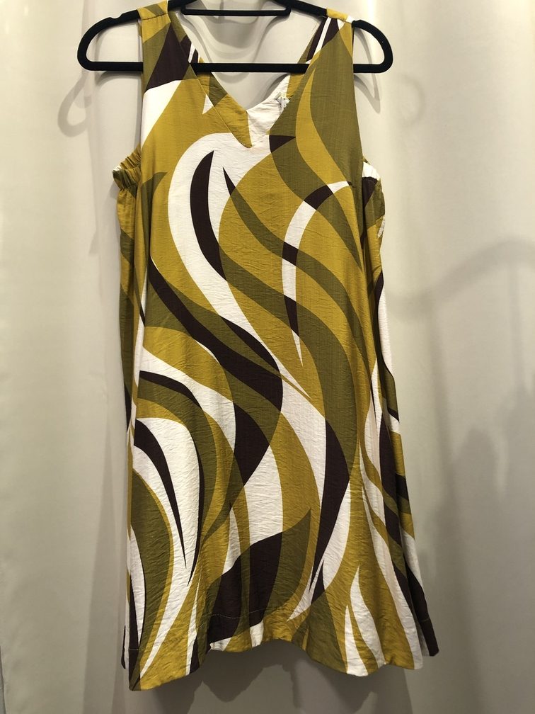 Vestido estampado tonos beige marron y verde. Talla unica. Precio 35E
