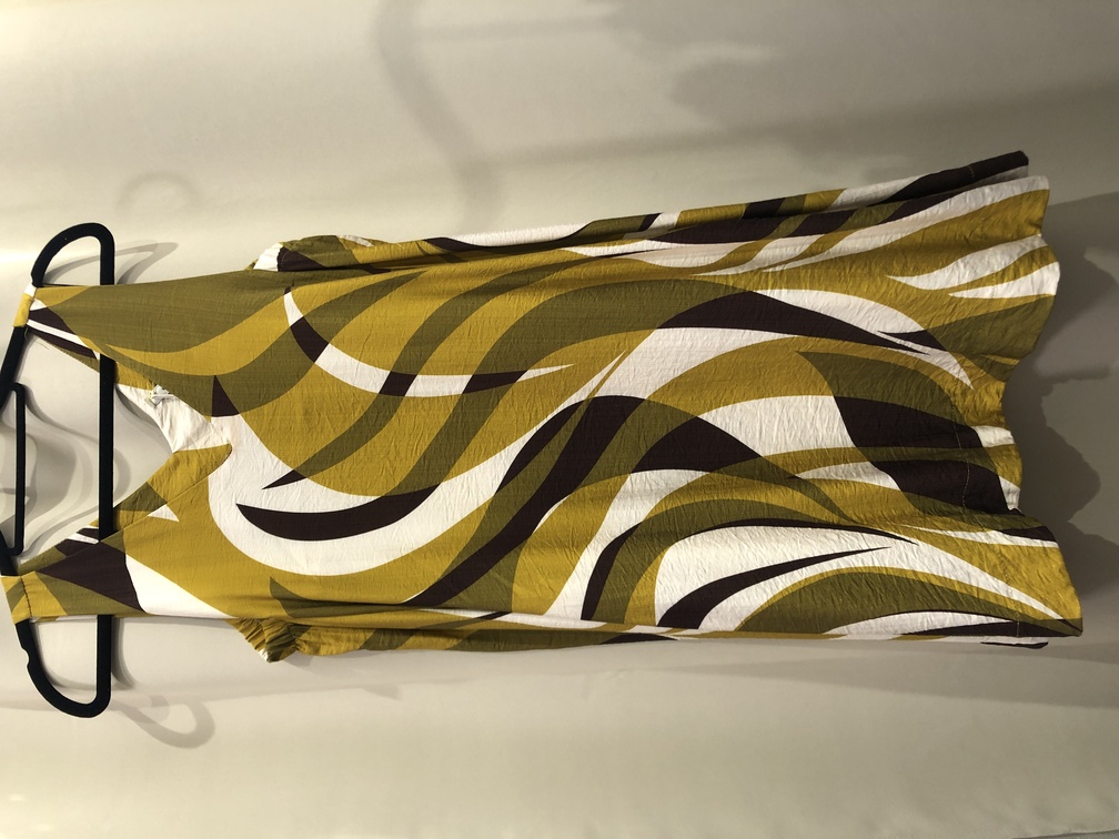 Vestido estampado tonos beige marron y verde. Talla unica. Precio 35E