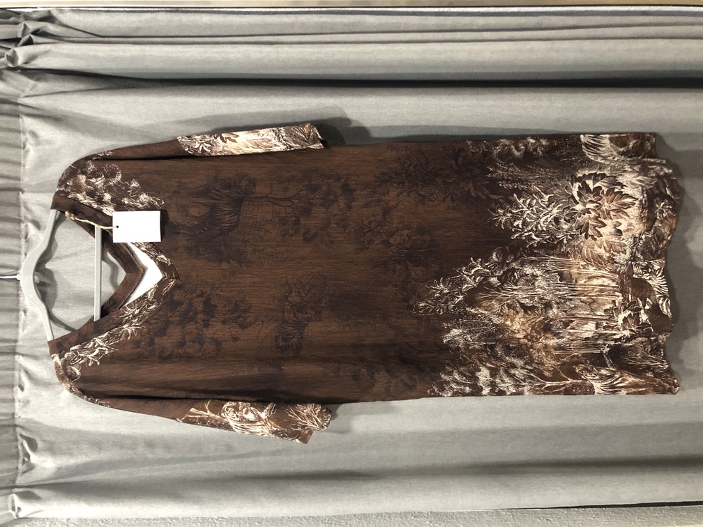 Vestido madia manga tonos marron y beige. Talla unica. Precio 30E