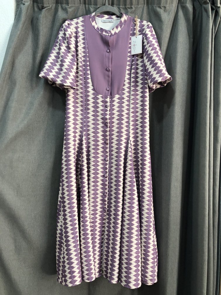 Vestido manga corta tonos lila. Talla unica. precio 60E