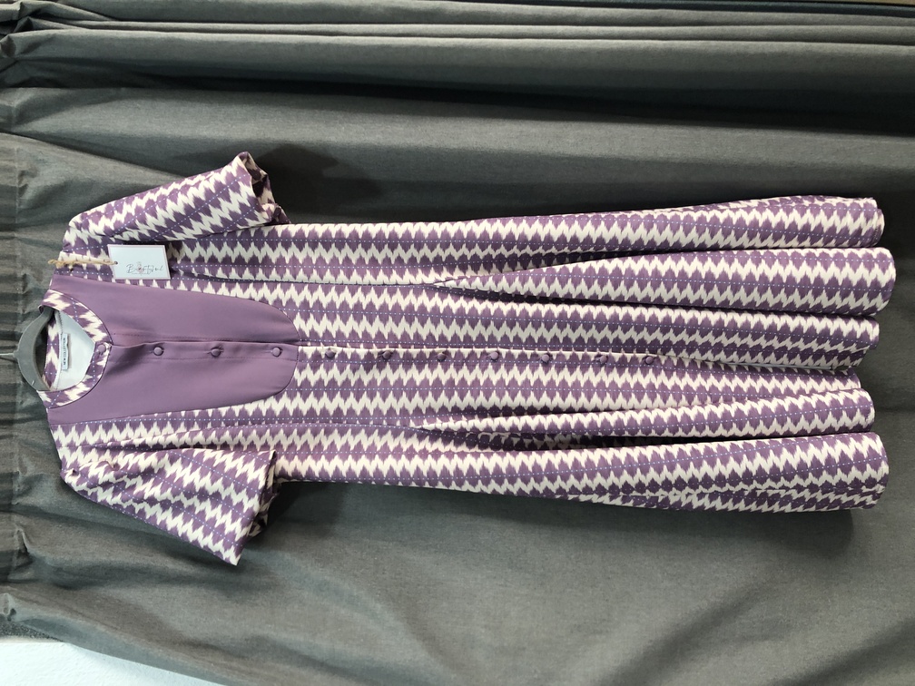 Vestido manga corta tonos lila. Talla unica. precio 60E