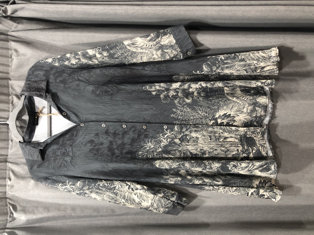 Vestido manga larga tonos azul y beige. Talla unica. Precio 28E