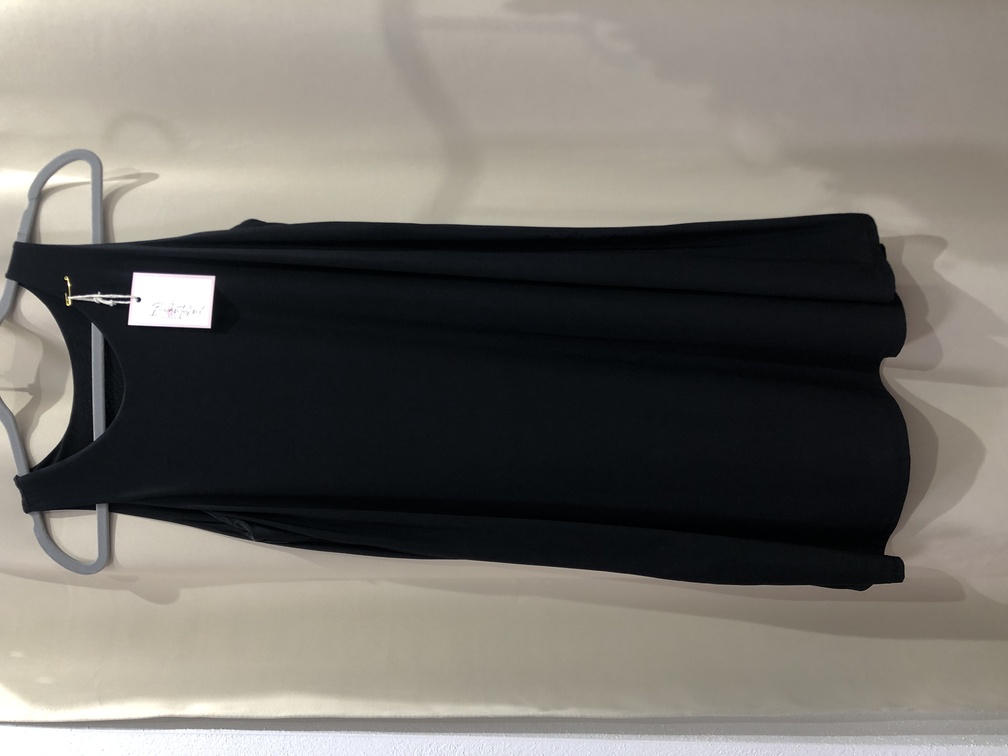 Vestido negro corto. Talla unica. Precio 25E