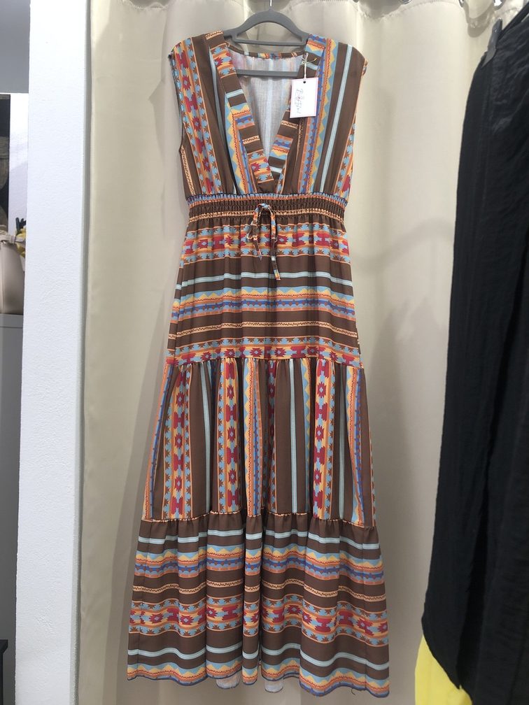 Vestido sisa marron con estampado. Talla unica. Precio 35E