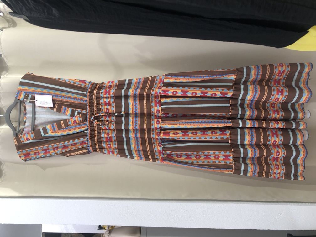 Vestido sisa marron con estampado. Talla unica. Precio 35E