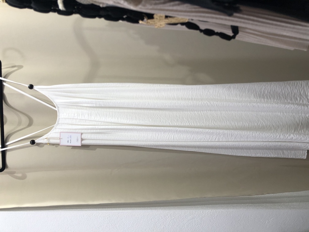 Vestido tirante fino color blanco con perlitas. Talla unica. Precio 28E